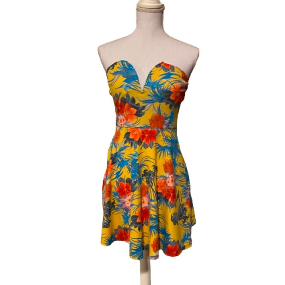 Timing Dresses & Skirts - 🆕 TIMING Floral dress size large/ fits like a M